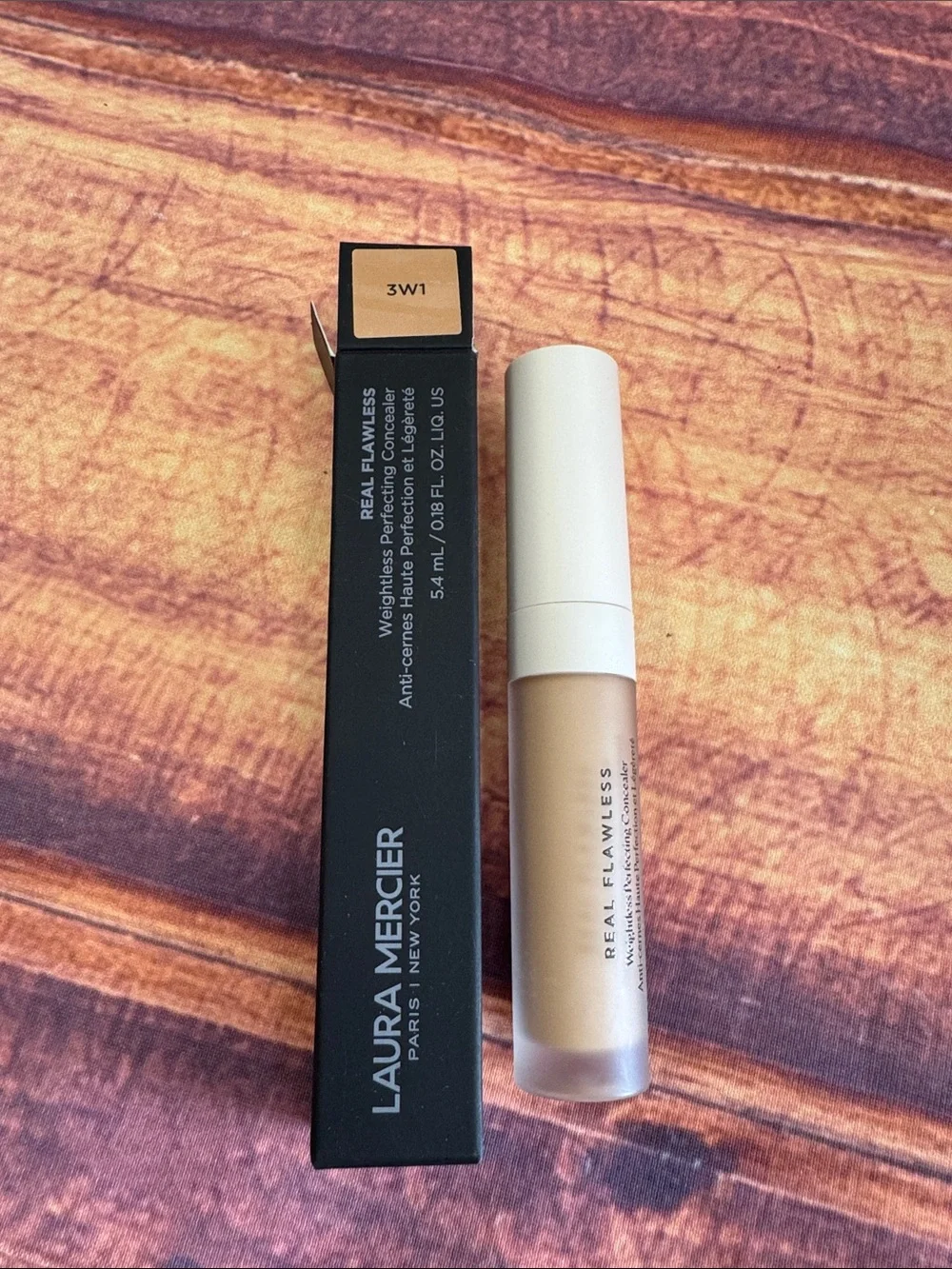 laura mercier Real Flawless Concealer - 3W1 Natural Beige